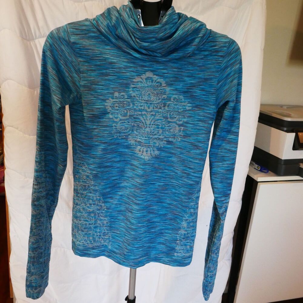 Climawear Women's Long Sleeve Turquoise Workout Shirt Size M Seamless, Thumbs